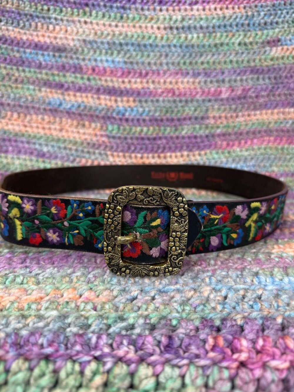 Y2K Vintage Lucky Brand Embroidered Leather Womens Belt W/ Brass Buckle